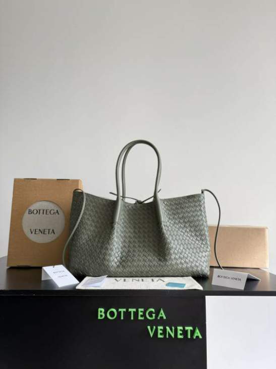 Picture of Bottega Veneta Handbags _SKUfw221093752fw